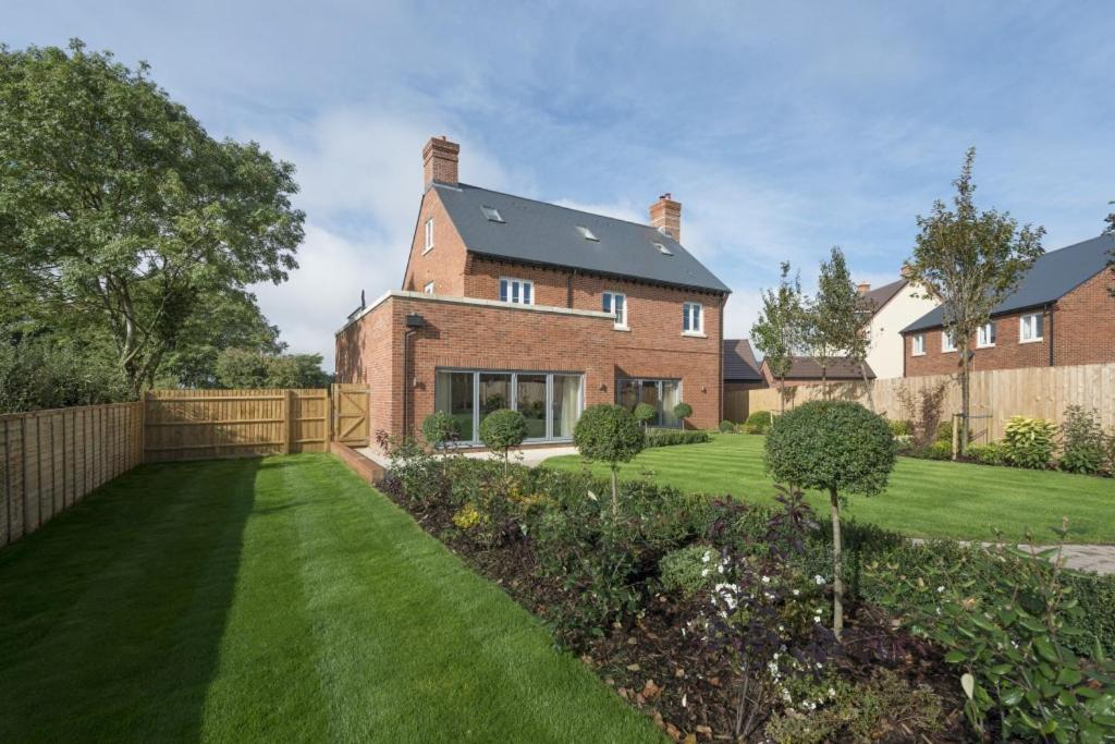 Upper Heyford  The Heyford Hotel מראה חיצוני תמונה